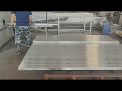 V lưới bảo vệ hàng rào sau đánh bóng trước khi phủ bột