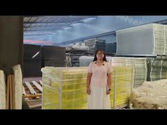 Đóng gói pallet với hàng rào bảo vệ cạnh