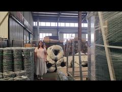 Phương pháp đóng gói dây thép gai được sử dụng trên đỉnh hàng rào 3D