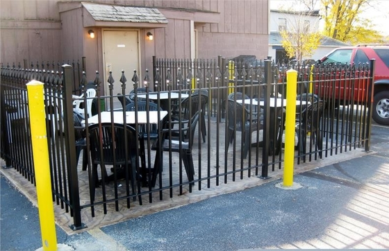 Bức tường thép phủ bột ốp thép ốp PVC ốp thép đen Lớp hàng rào thép ống thấp cho vườn Villa trang trí