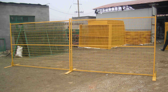 Pvc phủ chiều cao 2,0m Canada Hàng rào tạm thời 75x150mm An ninh và di động