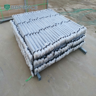 Trang chủ ngoài trời Kim loại trang trí 3D Uốn hàng rào cong Bảng hàn Dây cứng V Hàng rào sân vườn