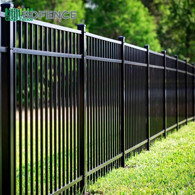 Bụi đen phủ lợp Villa nhỏ / sân nông trại Border Panels ngoài trời nhôm trang trí kim loại vườn hàng rào