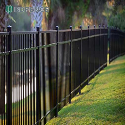 Bụi đen phủ lợp Villa nhỏ / sân nông trại Border Panels ngoài trời nhôm trang trí kim loại vườn hàng rào