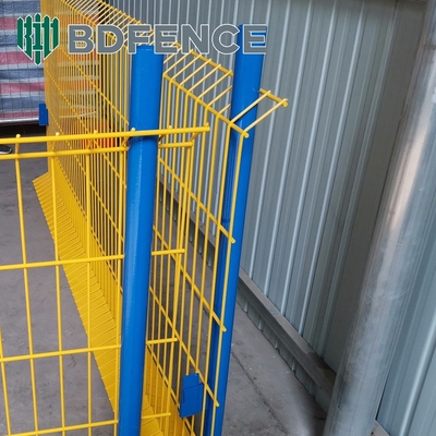 Q235 Lớp lưới thép bảo vệ cạnh hàng rào với bàn chân cho xây dựng