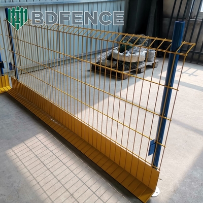 Q235 Lớp lưới thép bảo vệ cạnh hàng rào với bàn chân cho xây dựng
