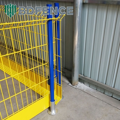Q235 Lớp lưới thép bảo vệ cạnh hàng rào với bàn chân cho xây dựng