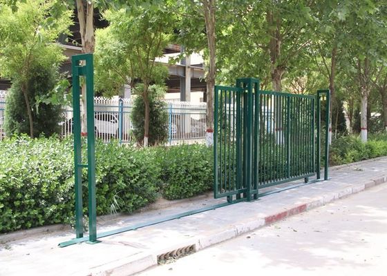 Cổng hàng rào sân vườn bằng sắt trượt điện tự động