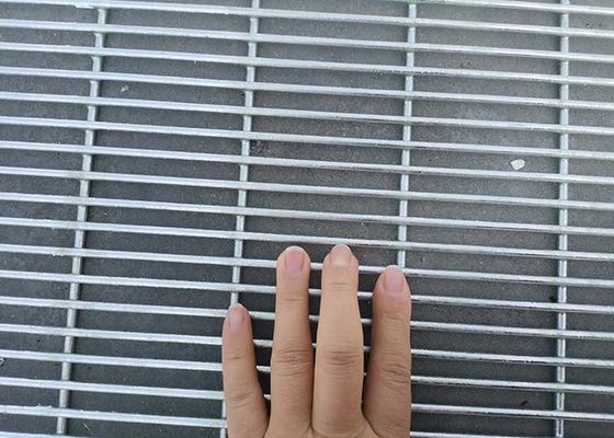 Bảo mật Bức tường bao quanh với kích thước mở 76 * 25mm và Thiết kế chống leo lên