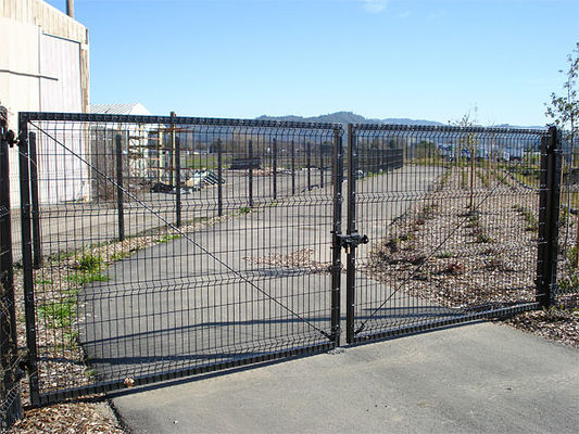 Cổng hàng rào sân vườn bằng kim loại 1.5x1m nhúng nóng Pvc tráng kẽm hàn