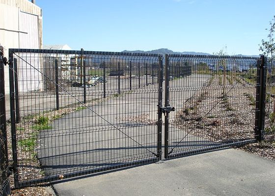 Dễ dàng lắp ráp Cổng hàng rào sân vườn bằng kim loại chống rỉ 50 * 200mm