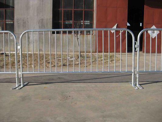Thay đổi đôi chân Rào cản đám đông Hàng rào an toàn màu cam Pvc tráng Chiều cao 40 inch