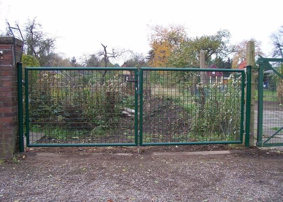 Cổng hàng rào sân vườn bằng kim loại lỗ 50x200mm Khung kim loại tráng PVC Lưới hàn