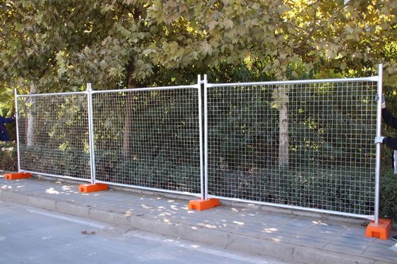 Hàng rào xây dựng nhiệt độ HDg W2.4m 32 * 1.5mm
