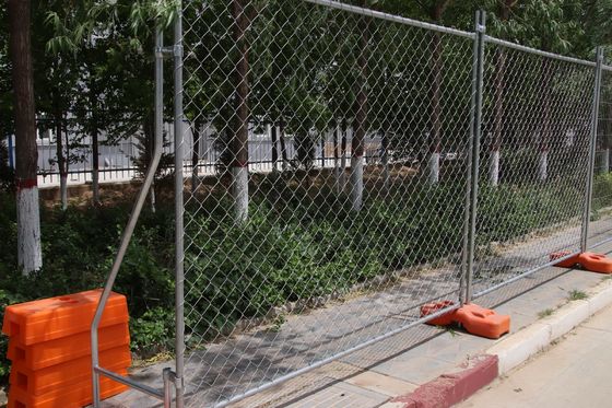 Tiêu chuẩn thị trường Mỹ 6 x 12 ft Đĩa hàng rào dây chuyền tạm thời cho công trình xây dựng