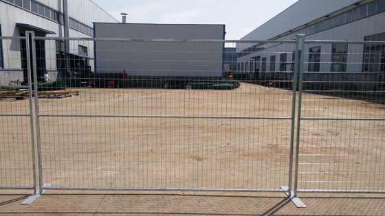Tiêu chuẩn thị trường Mỹ 6 x 12 ft Đĩa hàng rào dây chuyền tạm thời cho công trình xây dựng
