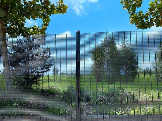 Lưới tráng nhựa PVC 358 3,5 mm Chống leo hàng rào an ninh