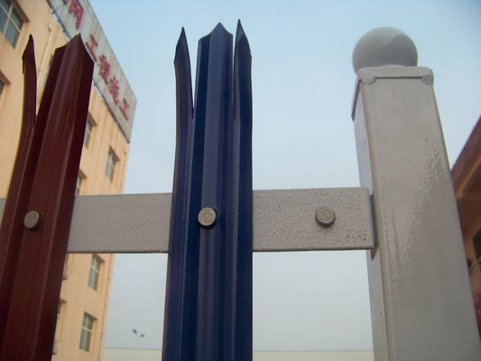 Hàng rào bằng thép có chiều rộng Q235 2750mm được sơn tĩnh điện