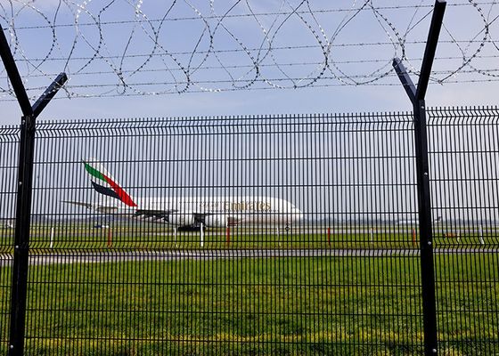 Hàng rào an ninh lưới 3d cong PVC được hàn V lưới cho sân bay