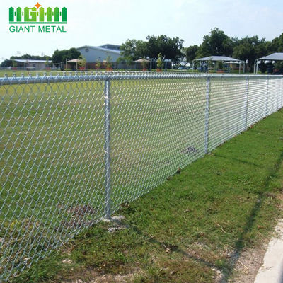 Chiều cao 1,8m 75 * 75mm Hàng rào liên kết chuỗi mạ kẽm nhúng nóng cho sân thể thao