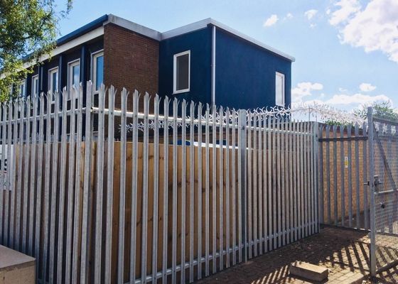 Phong cách châu Âu Pvc tráng kim loại có chiều cao 3,6m Tấm rào chắn bằng kim loại cho an ninh đường sắt đường bộ