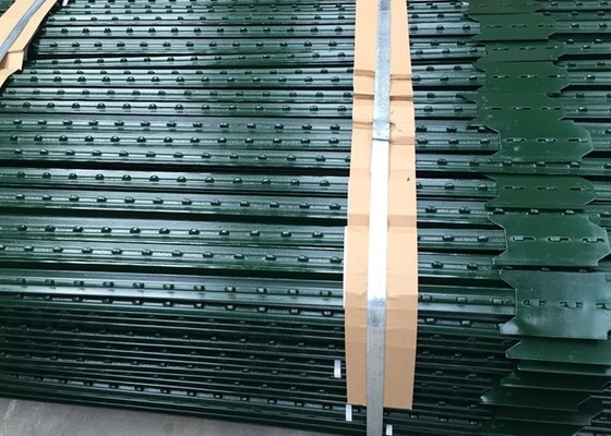 Trụ hàng rào thép nặng có hình dạng Garden T được sơn phủ bằng thuổng