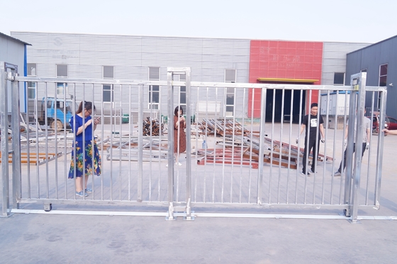 Lắp đặt dễ dàng Cửa hàng rào Odm Cổng trượt Chiều cao 7 feet Sắt kim loại