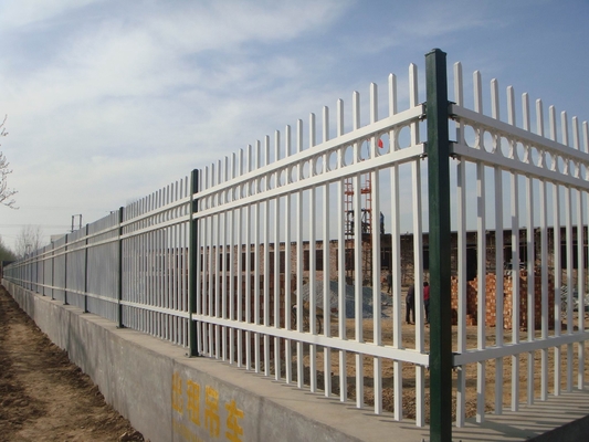 Chiều cao 1,8m Hàng rào thép hình ống sơn tĩnh điện 25 * 25mm Rails