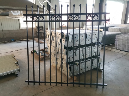 Băng tường sắt đen Thép tường tường trang trí Thép ống thấp hàng rào cho Villa vườn