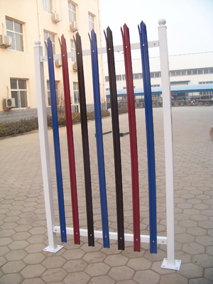 Hàng rào thép hình ống công nghiệp chiều cao 2,4m Sơn tĩnh điện Góc an ninh 40 * 40mm