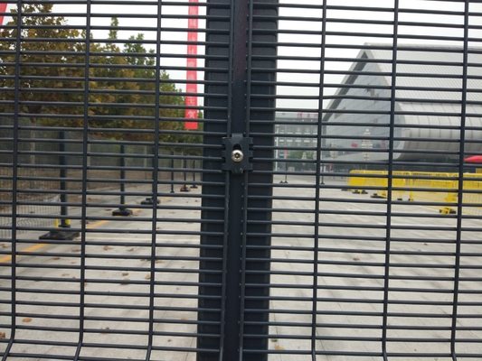 Thép kim loại cong 358 Lưới Hàng rào an ninh chống trèo sơn tĩnh điện tùy chỉnh